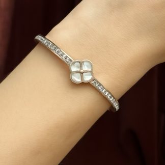 White flower Bracelet