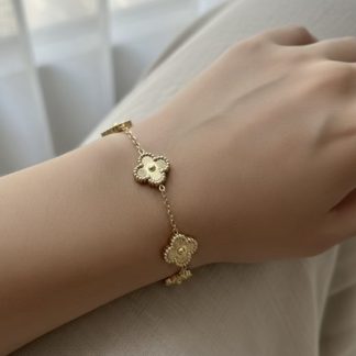 Small golden flower chain bracelet